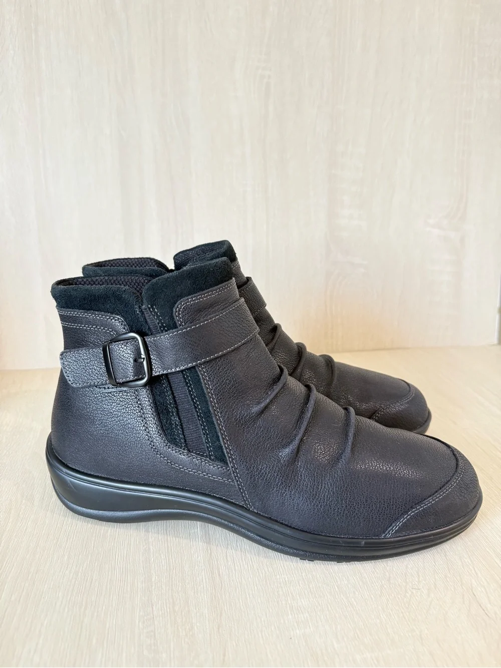 SoftWalk Women’s Black Leather Ankle Boots Size 11 M Buckle Strap Comfort Zip Bo